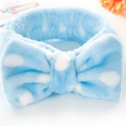 Fluffy hair band to keep hair out of your eyes when applying make-up or facemasks