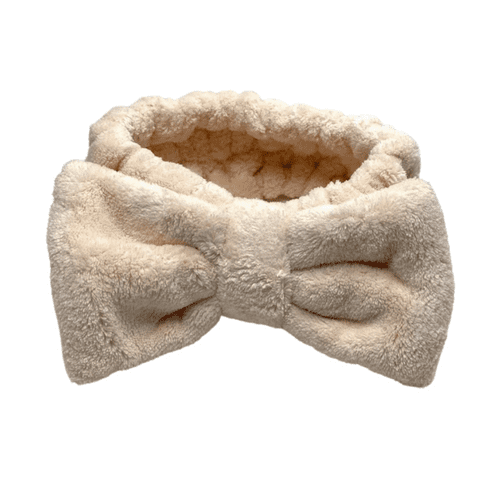 Fluffy hair band to keep hair out of your eyes when applying make-up or facemasks
