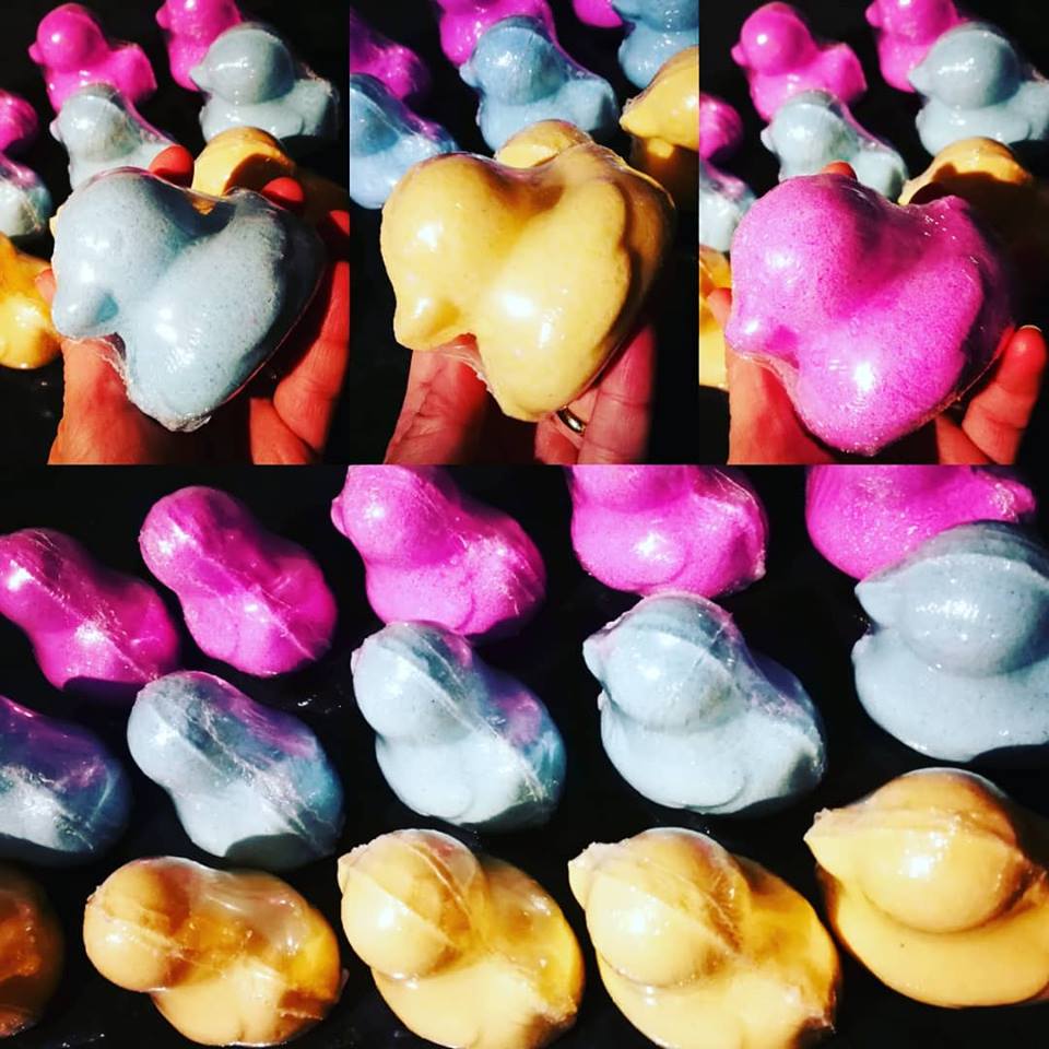 Duck Bath Bombs with hidden colour